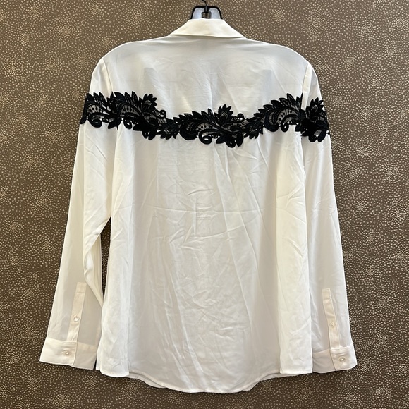 🔥🔥🔥NEW Express Light Button Down Shirt Blouse - Picture 6 of 7